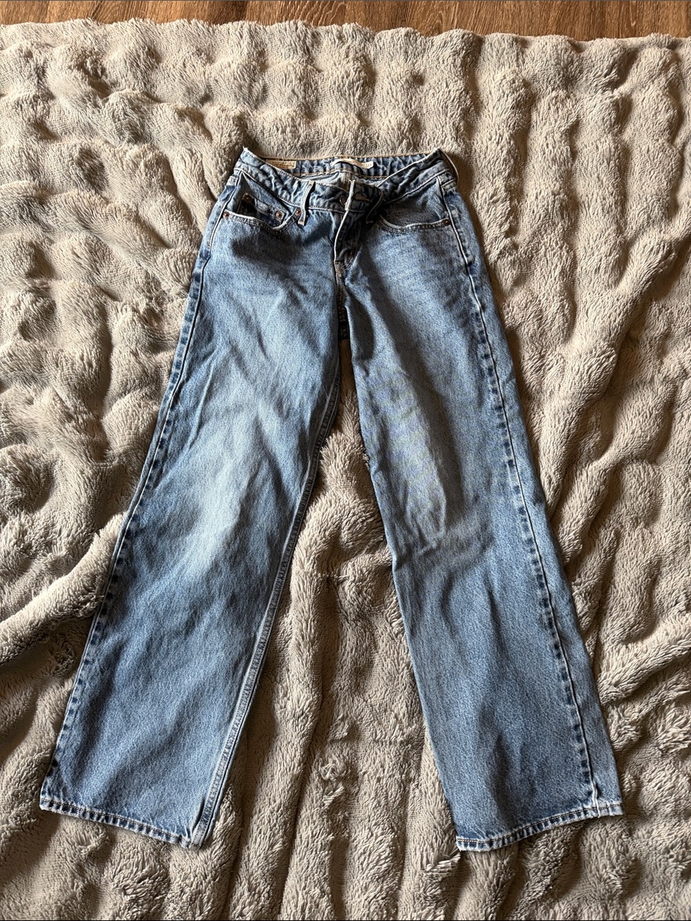 Levi's Low Loose Straight Leg Jeans - Light Blue Denim